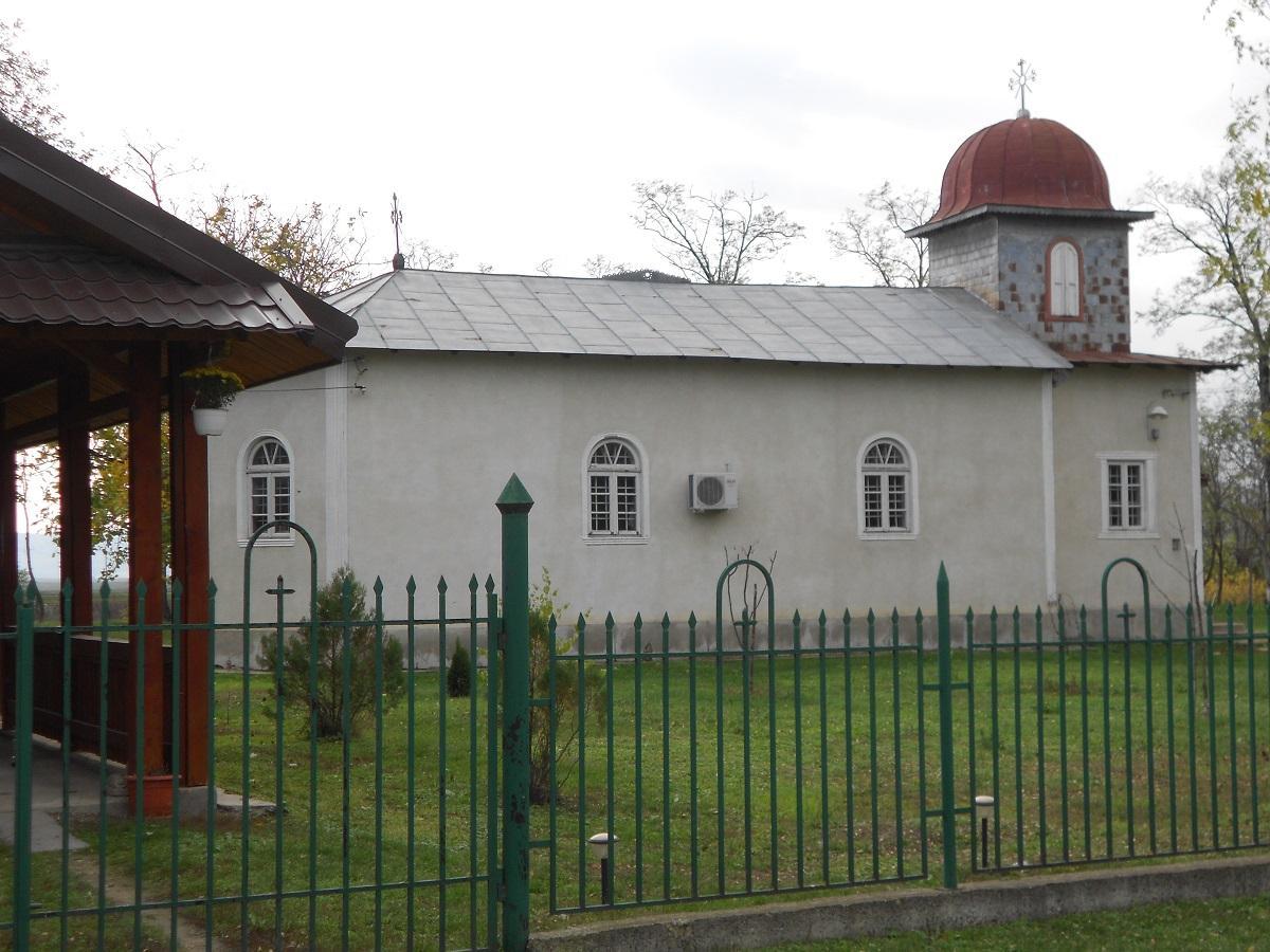 Biserica - vedere exterioară