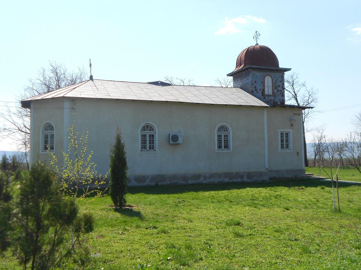 Biserica - vedere exterioară