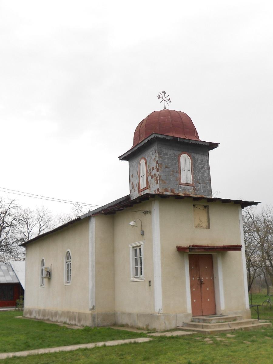 Biserica - vedere exterioară